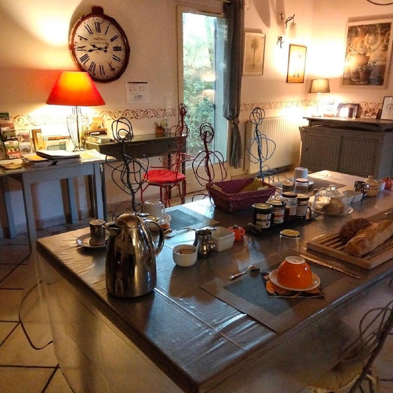 Bed and Breakfast La Bastide Des Pins Castillon-du-Gard Exterior foto