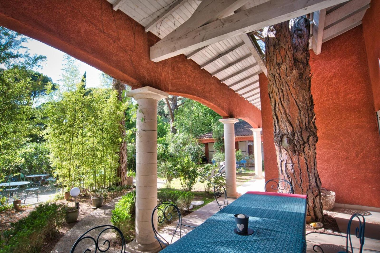 Bed and Breakfast La Bastide Des Pins Castillon-du-Gard Exterior foto