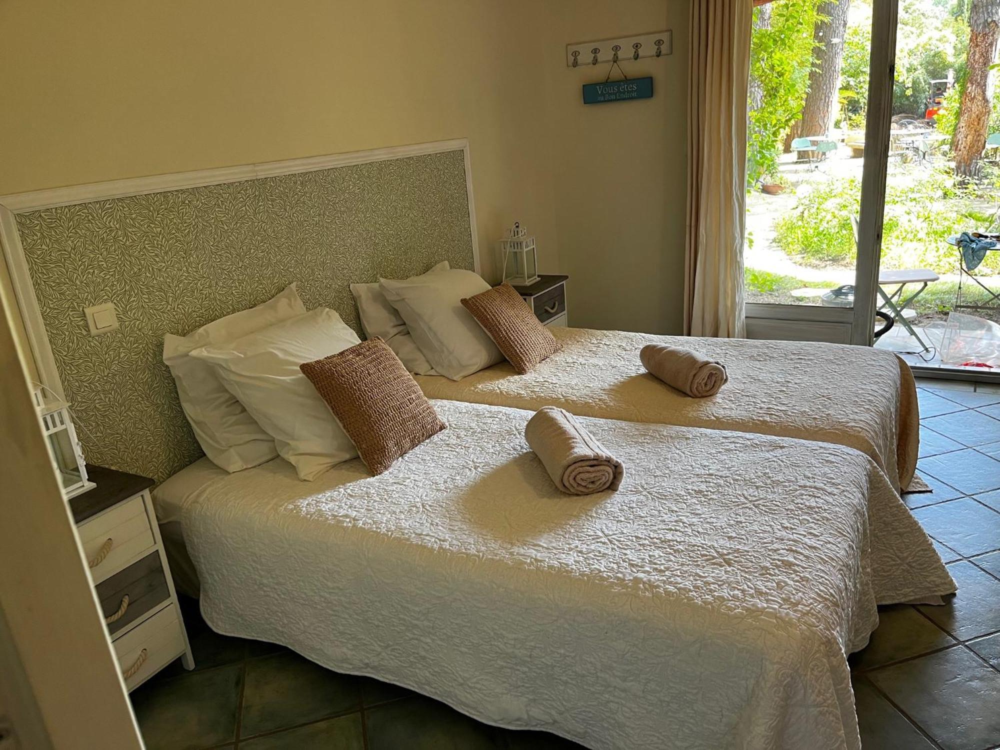 Bed and Breakfast La Bastide Des Pins Castillon-du-Gard Exterior foto