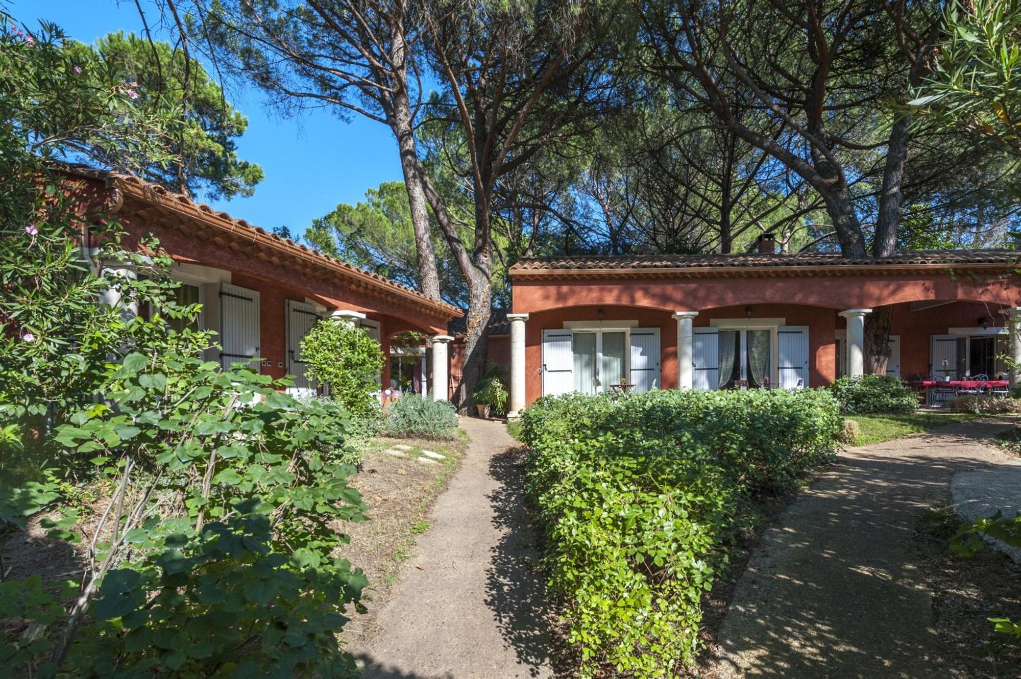 Bed and Breakfast La Bastide Des Pins Castillon-du-Gard Exterior foto